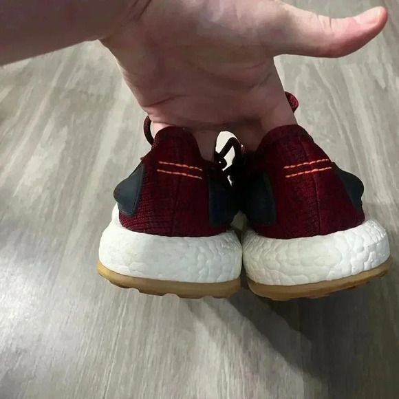 Men's Adidas Pureboost Size 10 Color Maroon - Picture 5 of 7